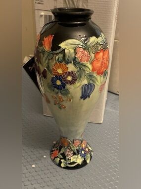Dale Tiffany Roadshow Collection Porcelain Springtime Flower Garden Vase 11” NIB